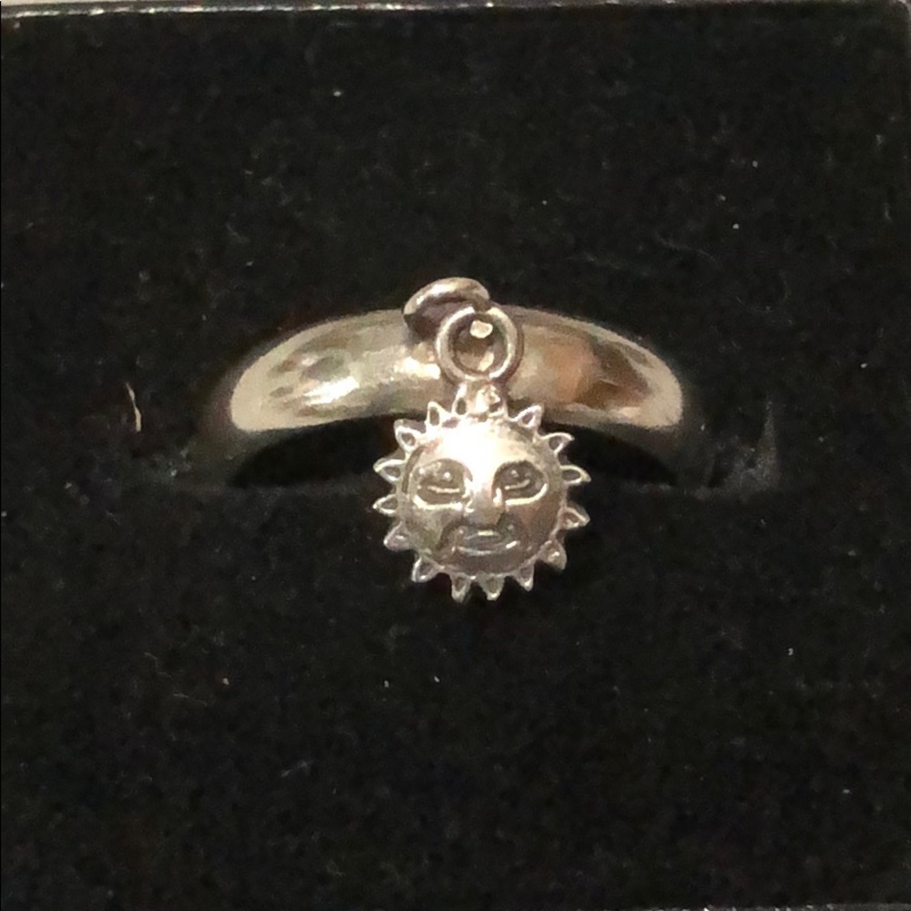 Vintage.925 Sterling Silver “Happy Sun” Dangling Ring.